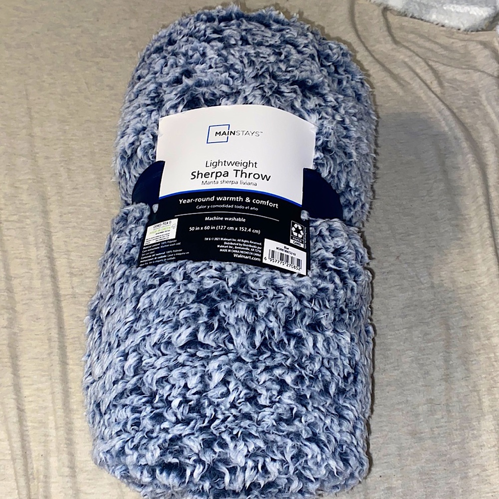 Brand new never used Sherpa super soft blanket
